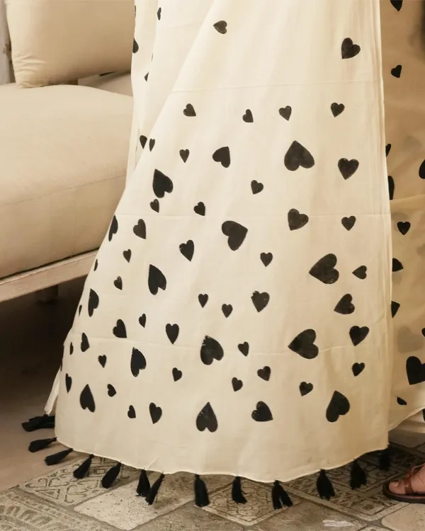 Ivory_Cotton_Heart_H_Block_Printed_Mul_Saree_With_Tassels_For_Women